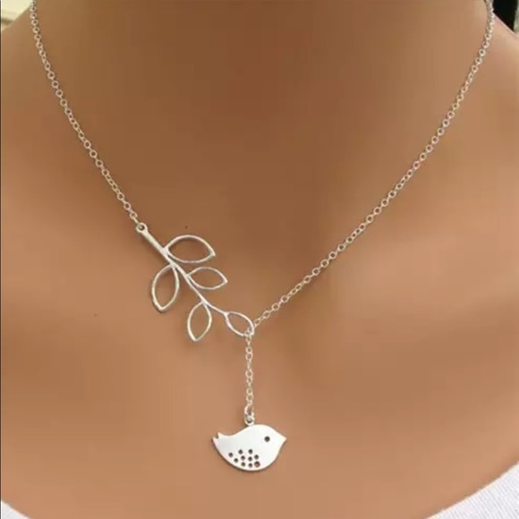 Jewelry - ‼️ 5 for $25 ‼️ Delicate Silver Plated Necklace